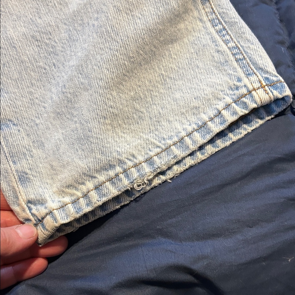 Aeropostale Heavily Distressed Relaxed Jeans - Picture 3 of 9